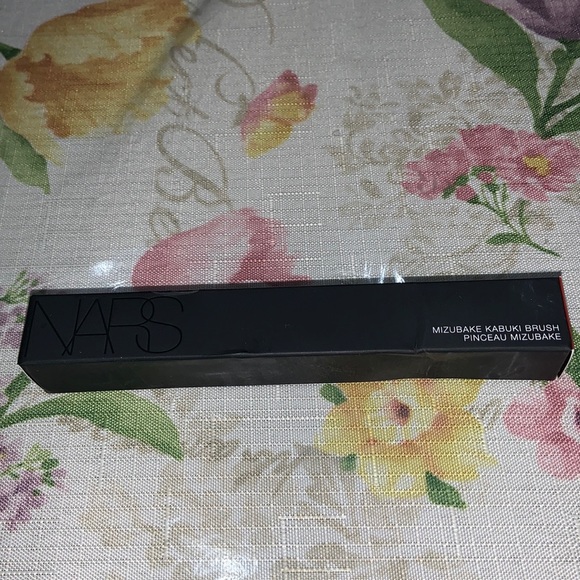 NARS Mizubake Kabuki Brush - Picture 2 of 7